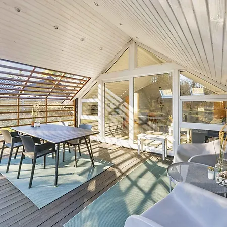 Family Retreat By Coast And Dunes Hals
